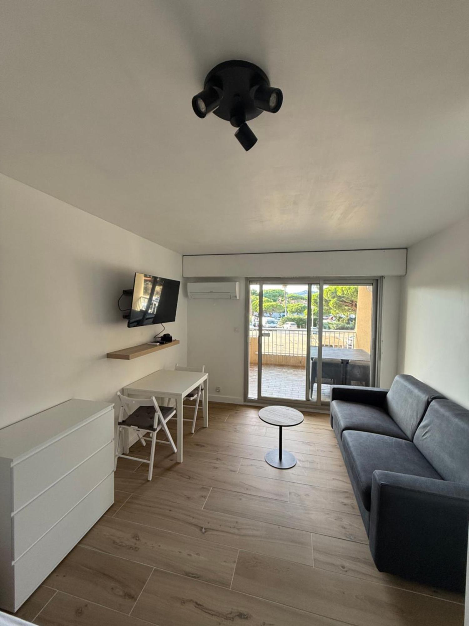 Super Studio Climatise Sur Le Port De Hyeres Appartement Buitenkant foto